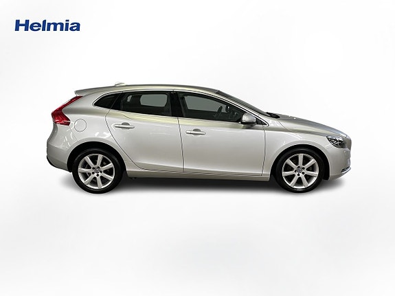 Volvo V40 2 of 17