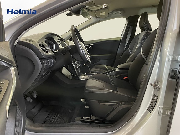 Volvo V40 9 of 17