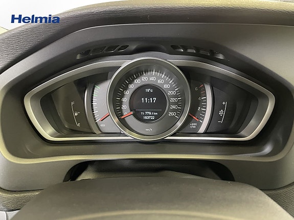 Volvo V40 12 of 17