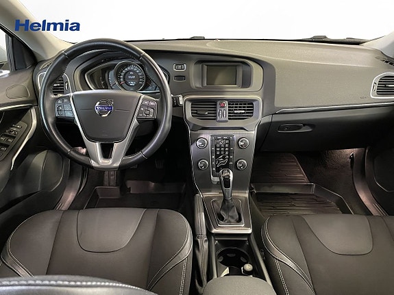 Volvo V40 11 of 17