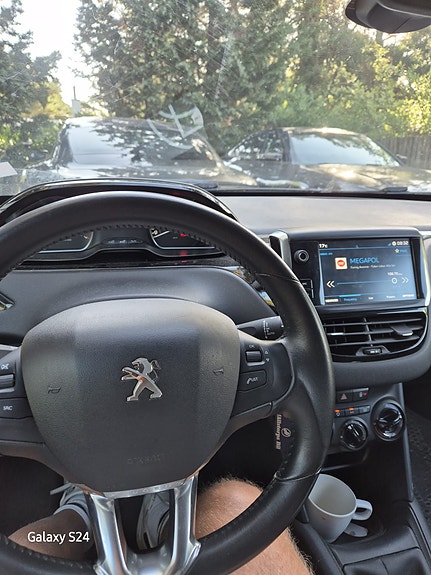 Peugeot 208 6 of 8
