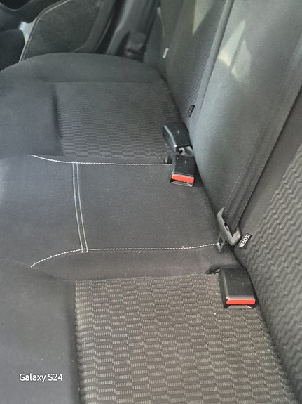 Peugeot 208 7 of 8