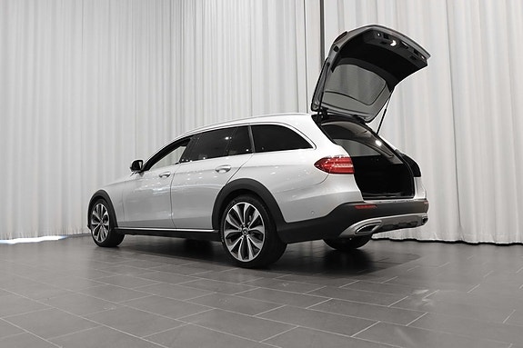 Mercedes-Benz E220 d 4 of 25