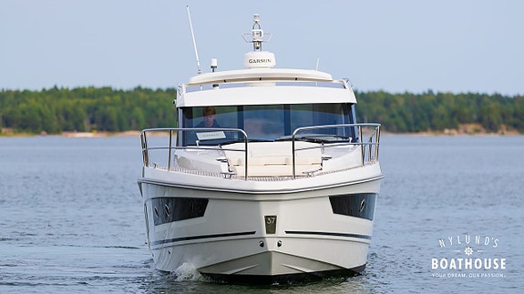 Grandezza 37 CA | 2x Volvo Penta D4-300 2 of 30