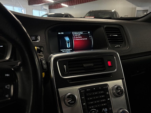 Volvo V60 13 of 19