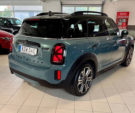 MINI Countryman SE 2 of 18