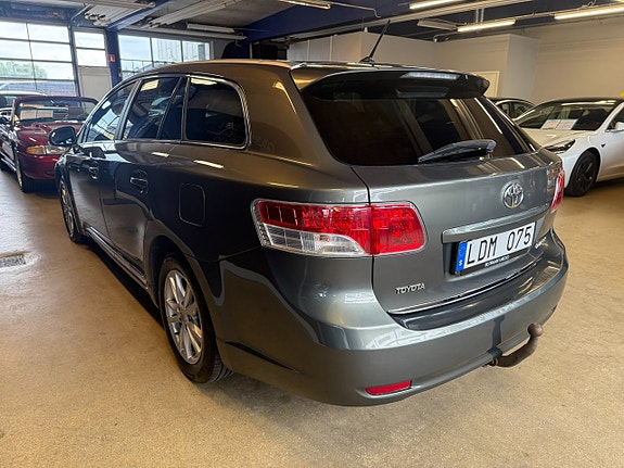 Toyota Avensis 5 of 14