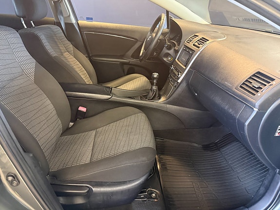 Toyota Avensis 8 of 14