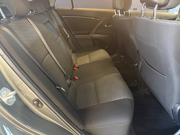 Toyota Avensis 9 of 14