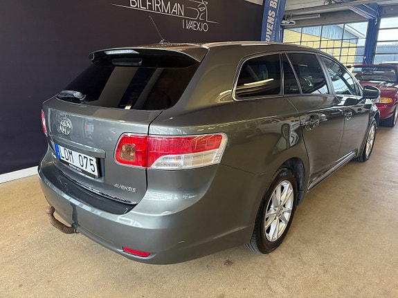 Toyota Avensis 4 of 14
