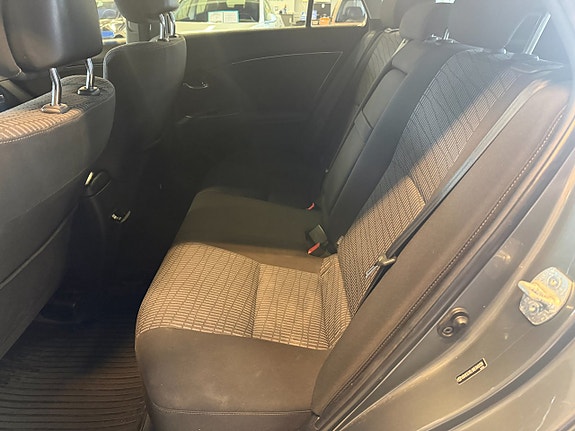 Toyota Avensis 7 of 14
