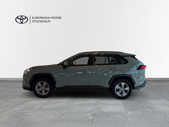 Toyota RAV4 4 of 11