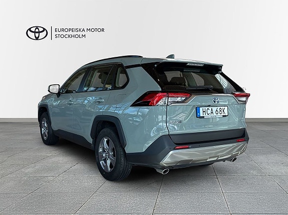 Toyota RAV4 3 of 11