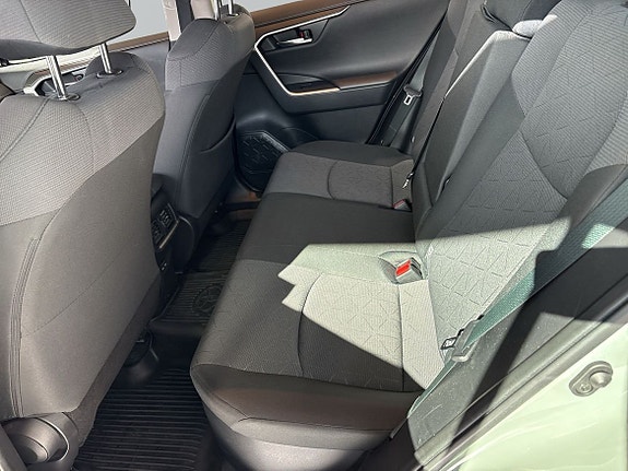 Toyota RAV4 8 of 11
