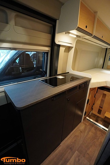 Sunlight Cliff 602 Adventure Van140hk Automat Svart Metallic 7 of 17
