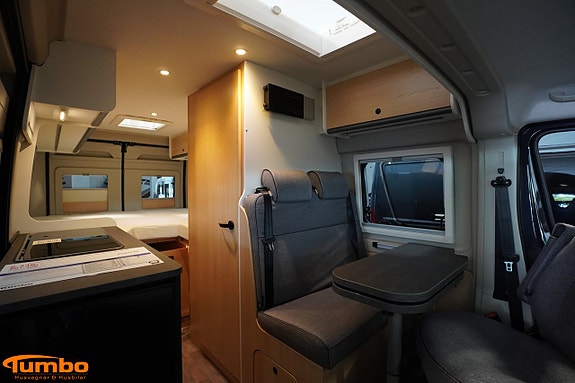 Sunlight Cliff 602 Adventure Van140hk Automat Svart Metallic 2 of 17