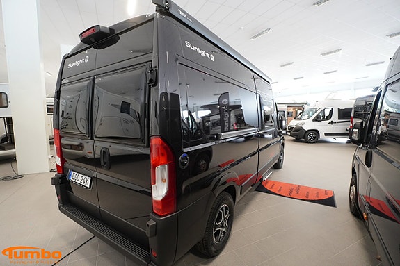 Sunlight Cliff 602 Adventure Van140hk Automat Svart Metallic 15 of 17