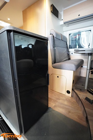 Sunlight Cliff 602 Adventure Van140hk Automat Svart Metallic 6 of 17