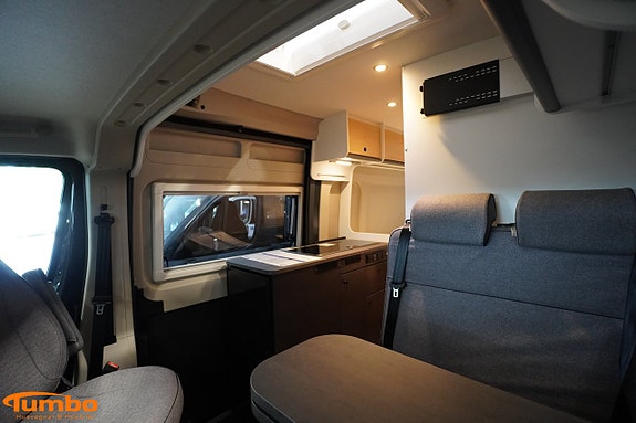 Sunlight Cliff 602 Adventure Van140hk Automat Svart Metallic 3 of 17
