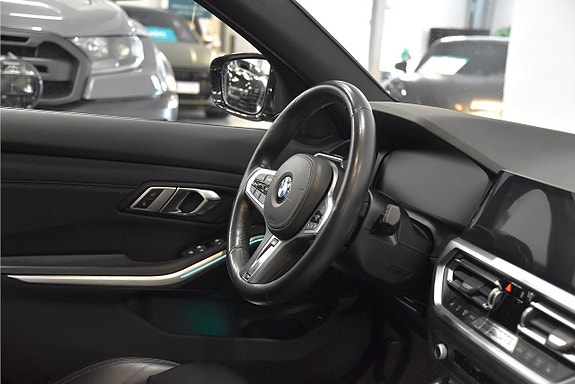 BMW 330i 8 of 23