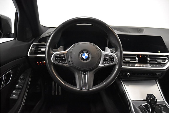 BMW 330i 2 of 23