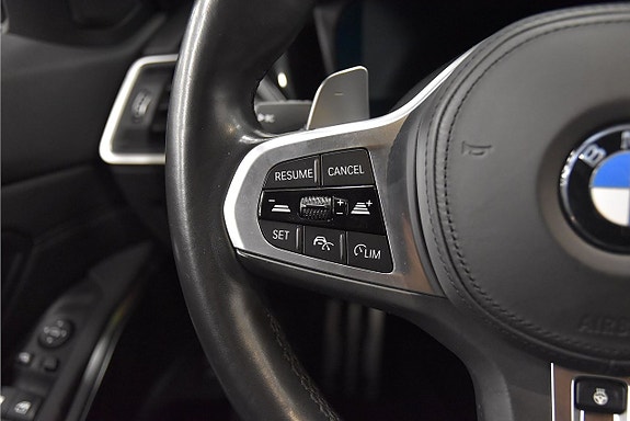 BMW 330i 10 of 23