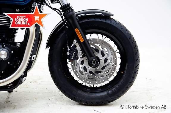 Triumph BONNEVILLE BOBBER 6 of 11