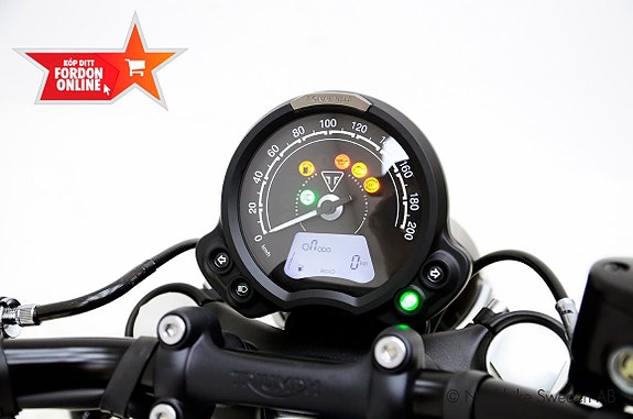 Triumph BONNEVILLE BOBBER 10 of 11