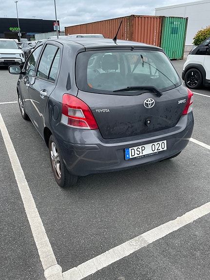 Toyota Yaris 2 of 2