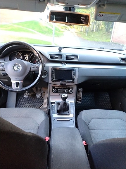 Volkswagen Passat 2 of 5