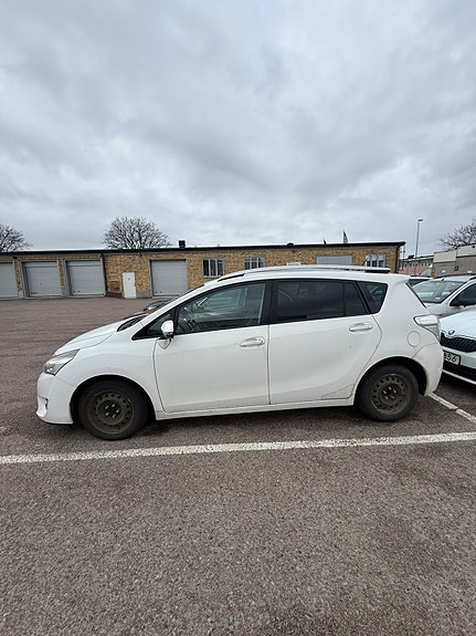 Toyota Verso 2 of 11