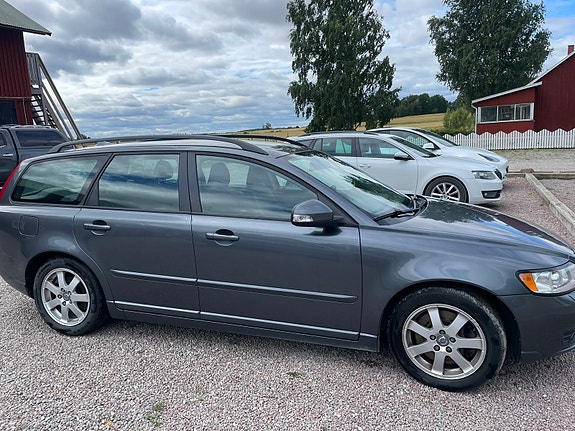 Volvo V50 4 of 5