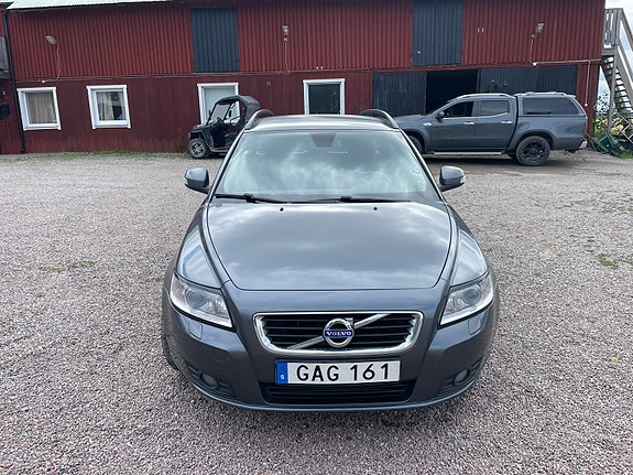 Volvo V50 2 of 5