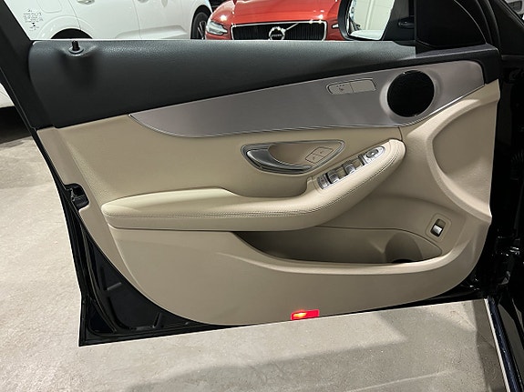 Mercedes-Benz C300 de 8 of 27
