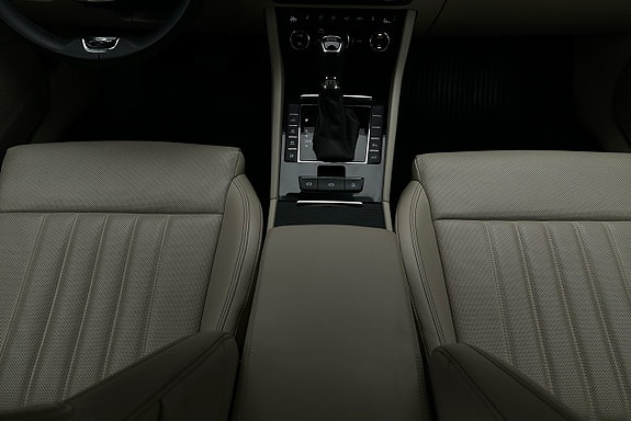 Skoda Superb 9 of 30