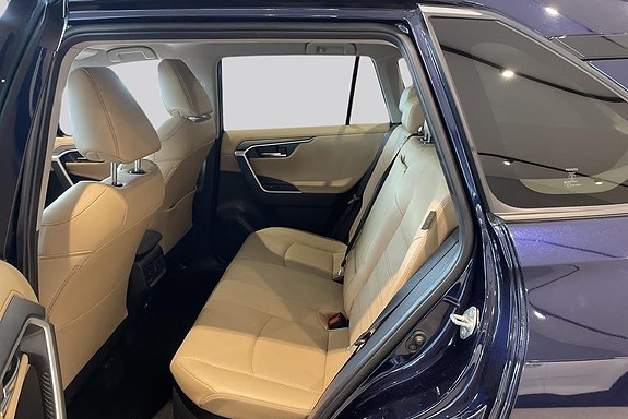 Toyota RAV4 9 of 19