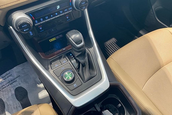 Toyota RAV4 12 of 19