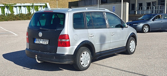 Volkswagen Touran 3 of 5