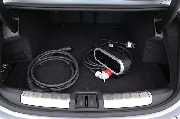 Porsche Taycan 4S 25 of 27