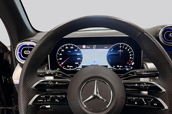 Mercedes-Benz GLC300 e 10 of 17