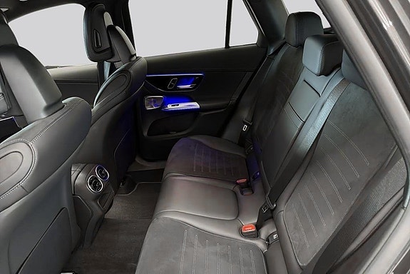 Mercedes-Benz GLC300 e 9 of 17
