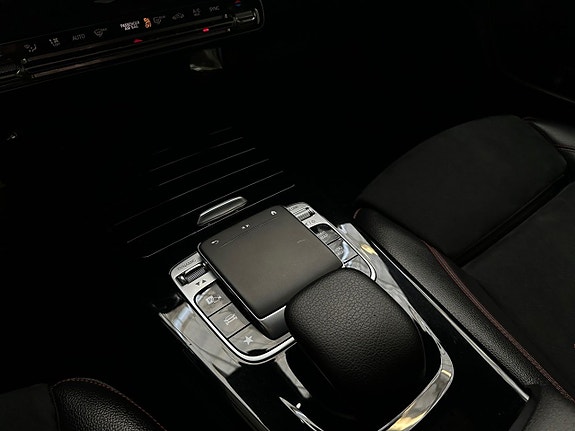 Mercedes-Benz CLA200 11 of 26