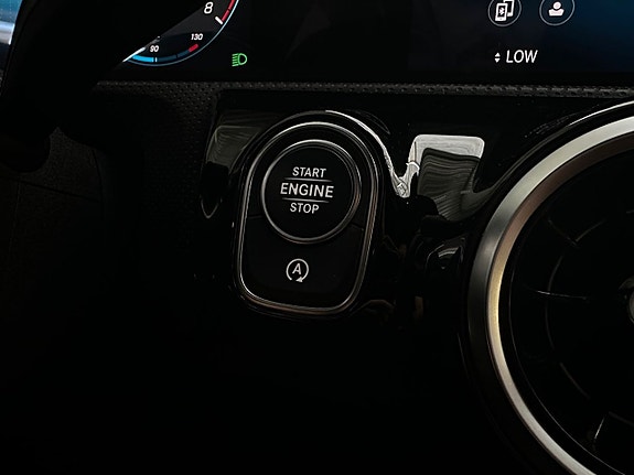 Mercedes-Benz CLA200 24 of 26