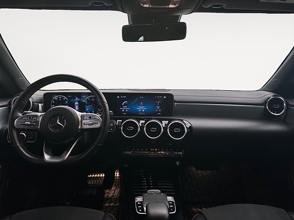 Mercedes-Benz CLA200 10 of 26