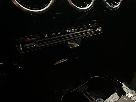 Mercedes-Benz CLA200 25 of 26