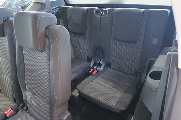 Volkswagen Touran 10 of 13