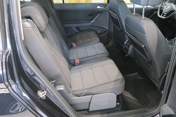 Volkswagen Touran 9 of 13