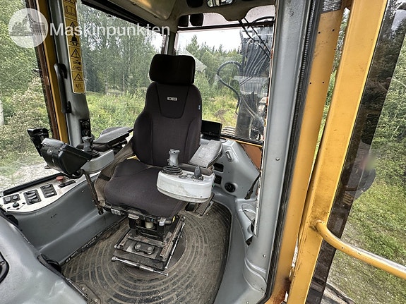Tigercat 1075C markberedare/skotare med bracke T26.A aggregat samt skotar rede 10 of 27