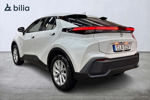 Toyota C-HR 2 of 20