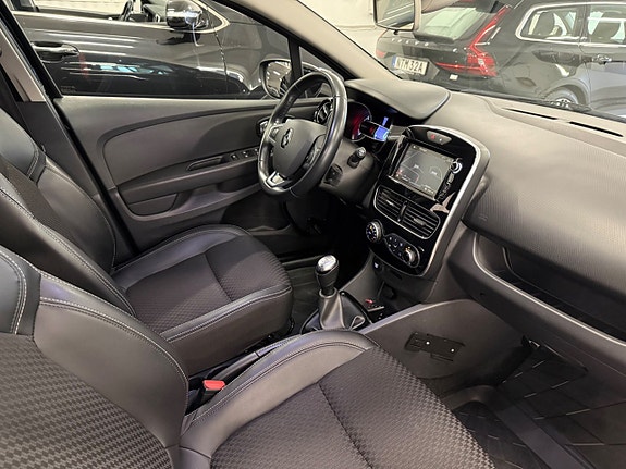 Renault Clio 17 of 22